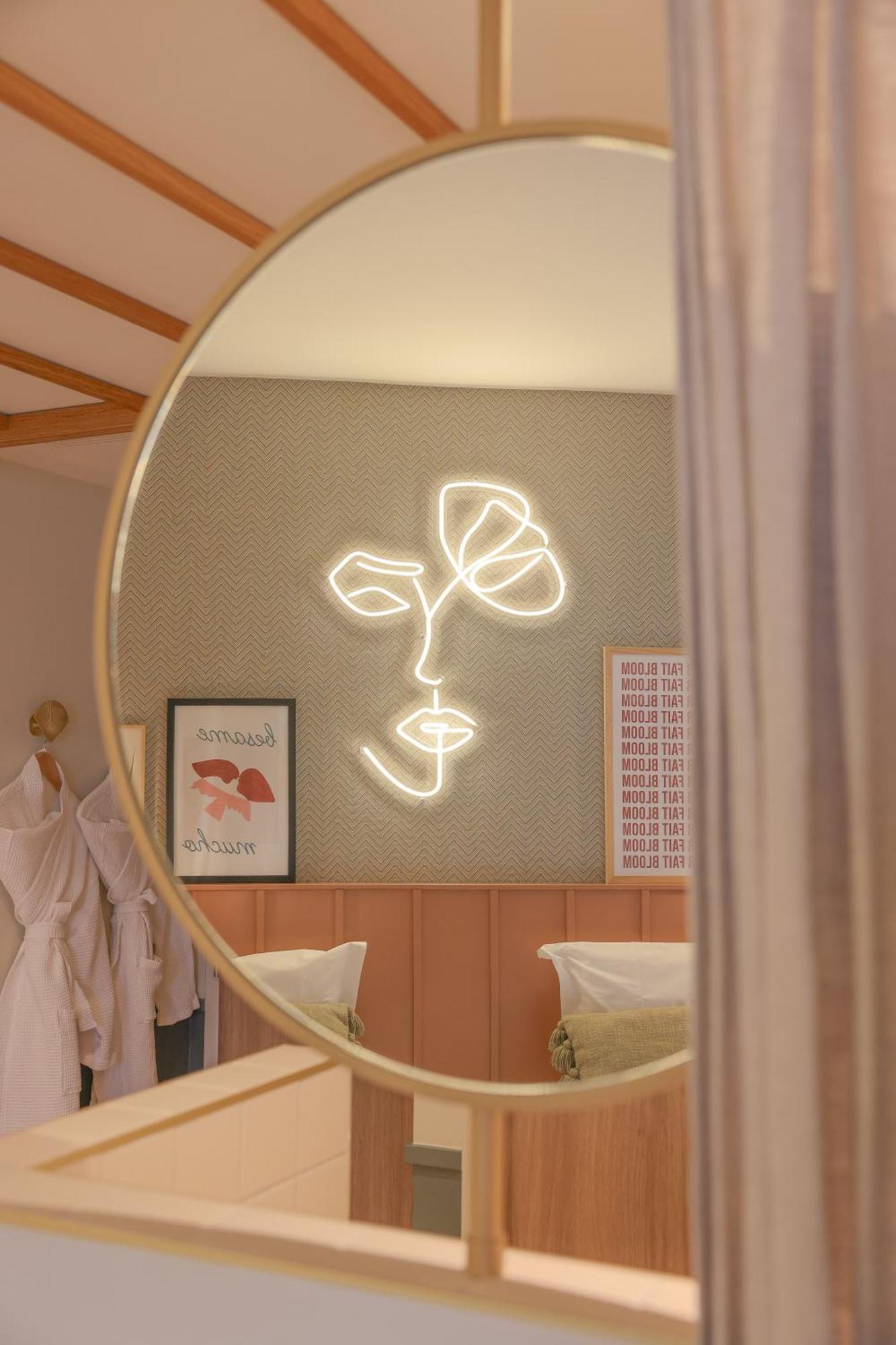 Bloom House Hotel & Spa Париж Экстерьер фото